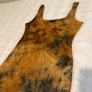 bebe size M bodycon tie dye dress w/ side slit! Good condition!
